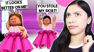 MY SISTER COPIED MY OUTFIT amp WON  Roblox Roleplay  Fashion Famous [upl. by Aleibarg]