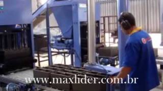 MAX LÍDER  MX3000  ROBÔ PARA PRODUÇÃO DE BLOCOS DE CONCRETO [upl. by Quent]