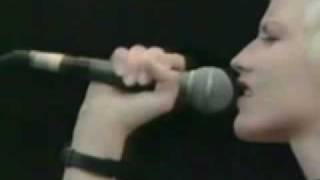 YouTube  The Cranberries  Ode to my family  Live fleadh festival [upl. by Odlonyer948]