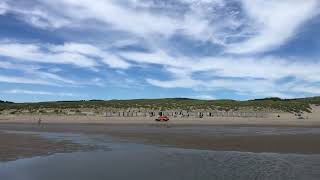 Reddingsbrigade rijdt over strand [upl. by Aital]