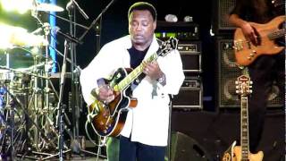 George Benson  Weekend in LA Arena Flegrea Napoli 1372011 [upl. by Ahsian742]