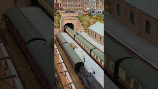 The Aberdonian thunders through Denton station as the 1650 kings Cross express heads South [upl. by Crocker]