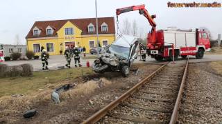 Pkw prallt gegen einen Triebwagen der Kamptalbahn [upl. by Hubey]