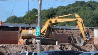 Cat 235B Excavator backfilling retaining wall [upl. by Mohn]