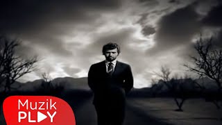 Yalın  Kalamadım Official Video [upl. by Trey441]