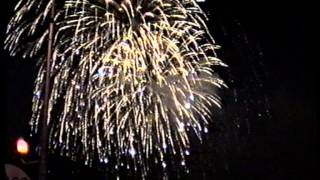 IMPRESSIVE FIREWORKS FROM BROOKLYN BRIDGE 1992 [upl. by Crysta776]