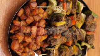 Recette Ivoirienne  Brochettes de Viande et Alloco [upl. by Mehetabel]