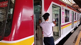 KOMPILASI PETUGAS PELAYAN KERETA YANG SEDANG BERTUGAS SAAT KRL COMMUTER LINE TIBA DI STASIUN [upl. by Odel]