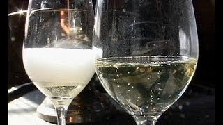 Il Prosecco batte lo champagne vende più bottiglie [upl. by Alfonse551]