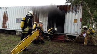 Bomberos demuestran sus habilidades de entrenamientos ante situaciones de peligro [upl. by Ayoras]