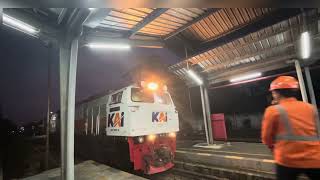 Connecting Train Ranggajati Argo Semeru  Jember ke Gambir edisi Pagi Hari [upl. by Anelet832]