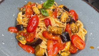 SPAGHETTONI MELANZANE E COZZE 😋🇮🇹 food italianspaghetti italianrecipes recipe foodclips [upl. by Tsenrae]