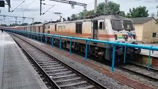 12245 HOWRAH to SMVT BENGALURU DURONTO Express Arrival at JOLARPETTAI JN indianrailways railway [upl. by Tsenre]