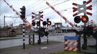 Spoorwegovergang Deurne  Dutch railroad crossing [upl. by Krasnoff]