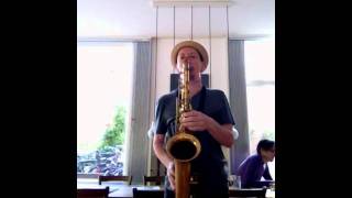 Ellery Eskelin trying a Buescher Aristocrat Big B tenorsaxophone in Amsterdam Winds [upl. by Slaohcin]