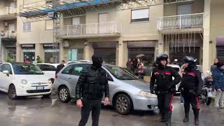 Messina Denaro portato via dai carabinieri fra gli applausi dei palermitani [upl. by Hamner]