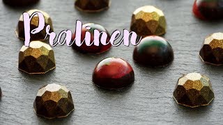 BUNTE PRALINEN SELBER MACHEN  glänzende Pralinen auch super als Weihnachtsgeschenk [upl. by Rubia276]