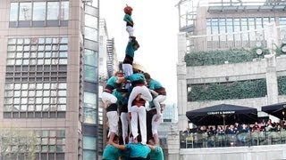 El cant de les gralles Castellers de Vilafranca 4d7 amb agulla The City of London [upl. by Nylhtiak]