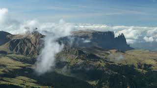 Zeitraffer Seiser Alm mit Rosengarten und OrtlerGruppe Dolomiten Südtirol [upl. by Galloway]