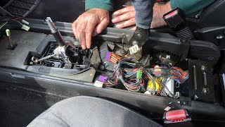 Land Rover Discovery 2 TD5 Center Console Removal diff lock gearboxxyz switch loom How To [upl. by Alansen]