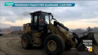 Pensionati pagati per guardare i cantieri [upl. by Anihpesoj]