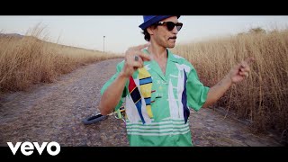 Caloncho  Somos Instantes Video Oficial [upl. by Nicks]