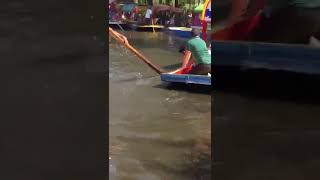 Cae de trajinera en Xochimilco y pierde la vida [upl. by Krik]