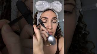 Truque de sombra com a colher makeup maquiagem makeuptutorial [upl. by Ibmab]