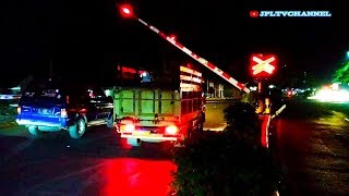 Spesial UNIK Lampu STROBO Perlintasan Kereta Api Cirebon [upl. by Htenywg]