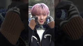 펜타곤 후이PENTAGON HUI 귀여운 떡볶이 코트입고 뮤뱅 출근 뮤직뱅크 펜타곤 후이 HUI [upl. by Adnihc895]