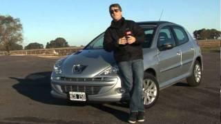 Peugeot 207 Compact 14 HDI  Test  Matías Antico [upl. by Tenahs]