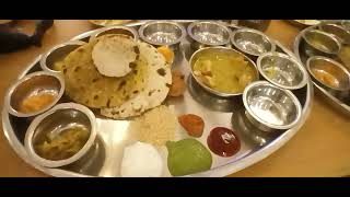 Voyage Culinaire Thali Végétarienne Exquise Chez Rajdhani [upl. by Ahsitan48]