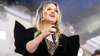 Kelly Clarkson admits she spanks her children if they misbehave [upl. by Tory]