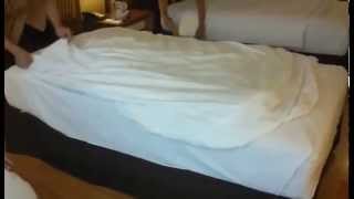 Amazing changing duvet cover trick for women [upl. by Arahas]