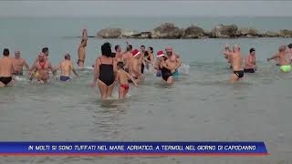 IN MOLTI SI SONO TUFFATI NEL MARE ADRIATICO A TERMOLI NEL GIORNO DI CAPODANNO [upl. by Haymo]