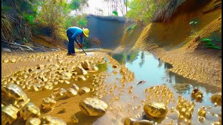 Wow lucky day gold miner found a lot of gold and the most beautiful pearls Diamond in River Gold [upl. by Shing551]