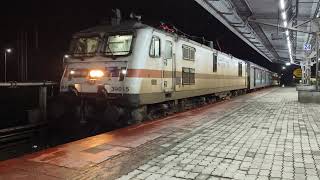 Kochuveli  Porbandar Weekly SF Express 20909 arriving Madgaon Jn [upl. by Annekcm]