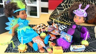 Barbie Sisters Trick Or Treat  Barbie Vlog  Naiah and Elli Doll Show 7 [upl. by Brittnee]