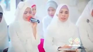 Women Beautiful Quran recitation Surah arRahman [upl. by Annaid]