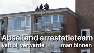 Abseilend arrestatieteam DSI valt woning verwarde man binnen [upl. by Nij]