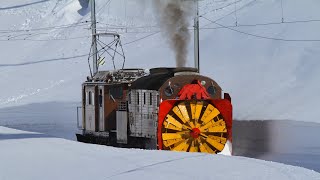 Dampfschneeschleuder Xrot 9213 der Rhätischen Bahn kurz aber schön Steam Snowblower in Action [upl. by Ellatsyrc]