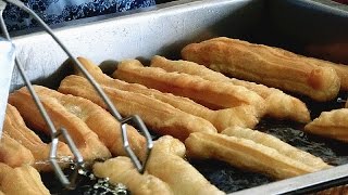 How To Make Fried Chinese Breadstick  油条 Youtiao Chinese Crullers  Chinese Street Food 油炸鬼製作方法 [upl. by Luoar]