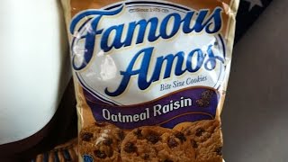 Famous Amos Bite Size Cookies Oatmeal Raisin  Produit Américain [upl. by Valerlan]