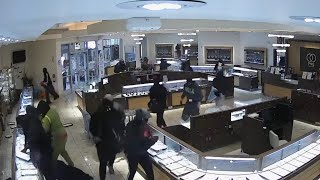 Crowd of 20 people robs Sunnyvale jewelry store on June 12 2024 [upl. by Wallis]