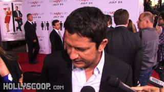 Gerard Butler calls Jennifer Aniston Sexy Ugly Truth Premiere HD [upl. by Razatlab]