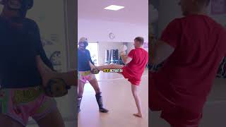 Comment faire une saisie sur un front kick [upl. by Arney278]