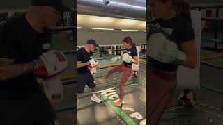 Elisabetta Canalis Angelo Valente tecniche preferite di kick Boxing 🥊 [upl. by Ahtabat]