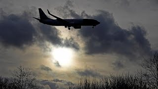 Londra è caccia al sabotatore dellaeroporto di Gatwick [upl. by Macegan306]