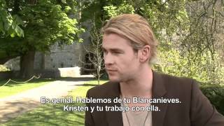 BLANCANIEVES Y LA LEYENDA DEL CAZADOR Entrevista a Chris Hemsworth [upl. by Assirehs]