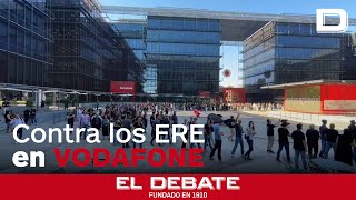 Trabajadores de Vodafone protestan por los ERE en Madrid [upl. by Lubow96]